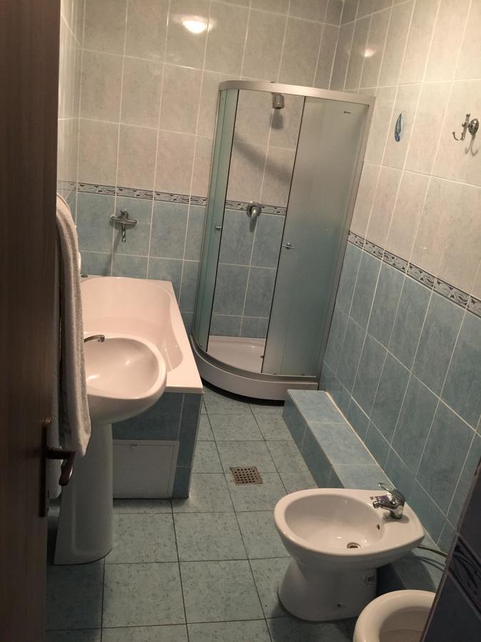 Hotel Rares بوتوساني المظهر الخارجي الصورة