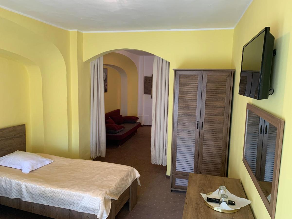 Hotel Rares بوتوساني المظهر الخارجي الصورة
